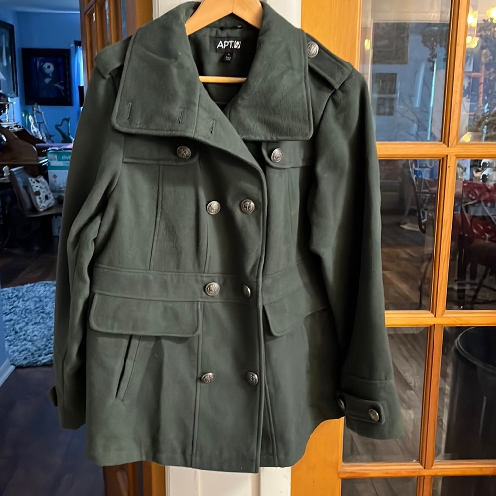 Beautiful army, green double breasted, coat size extra-large